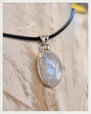Colgante de piedra luna y plata
