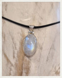 Colgante de piedra luna y plata