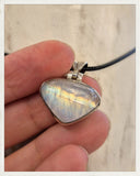 Colgante de piedra luna y plata