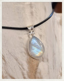 Colgante de piedra luna y plata