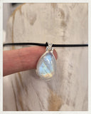 Colgante de piedra luna y plata
