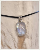 Colgante de piedra luna y plata