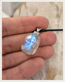 Colgante de piedra luna y plata