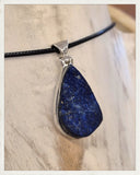 Colgante de lapislázuli en bruto y plata