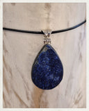 Colgante de lapislázuli en bruto y plata