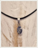 Colgante de alejandrita en bruto mini y plata