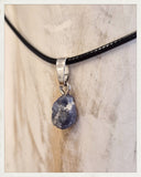 Colgante de alejandrita en bruto mini y plata