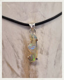 Colgante de ópalo noble y plata