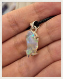 Colgante de ópalo noble y plata