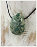 Colgante de jade jadeíta perforado