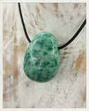 Colgante de jade jadeíta perforado