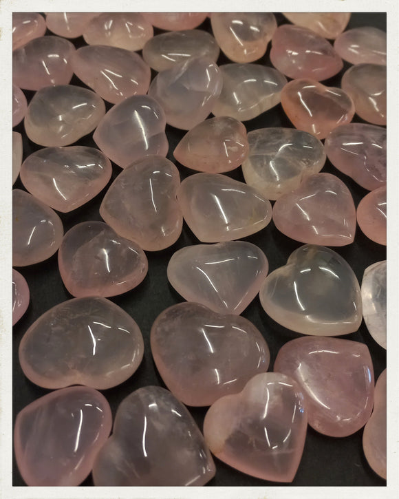 Corazón de cuarzo rosa (Varios tamaños disponibles)