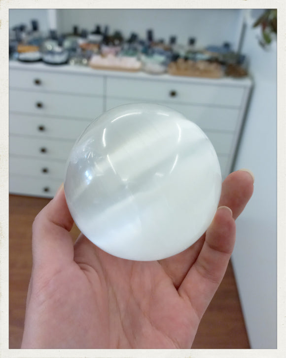 Esfera de selenita 8 cm.