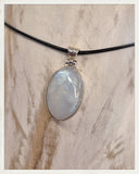 Colgante de piedra luna y plata