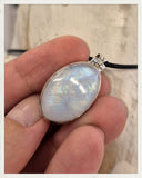 Colgante de piedra luna y plata
