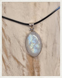 Colgante de piedra luna y plata