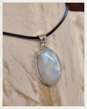 Colgante de piedra luna y plata
