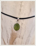 Colgante de peridoto facetado y plata