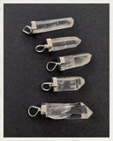 Colgante punta de cuarzo cristal de roca en bruto y plata