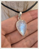 Colgante de piedra luna y plata (EXCLUSIVO ONLINE)