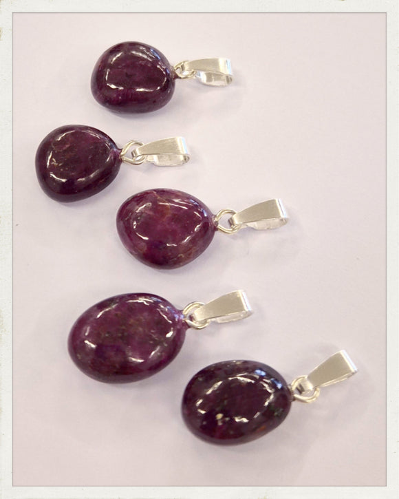 Colgante de rubí y plata