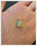 Colgante de lágrima de ópalo noble y plata (EXCLUSIVO ONLINE)