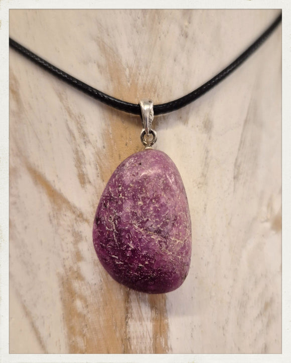 Colgante de rubí y plata
