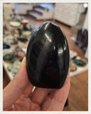 Monolito de turmalina negra