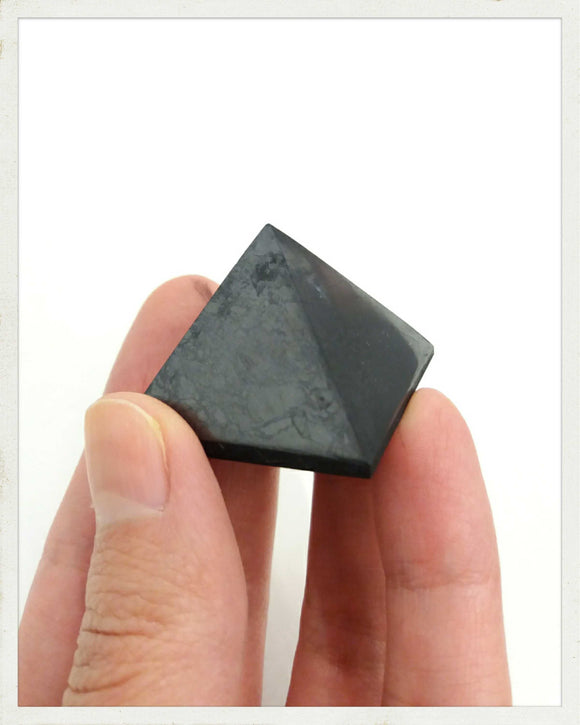 Pirámide de shungit o shungita (varios tamaños y precios) – Minerales GEO  ROOM