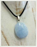 Colgante de calcita azul y plata