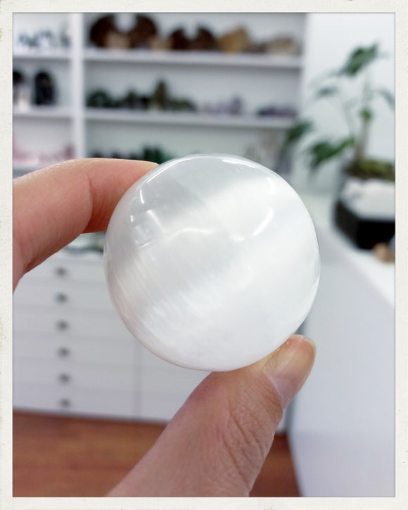 Esfera de selenita 4 cm.