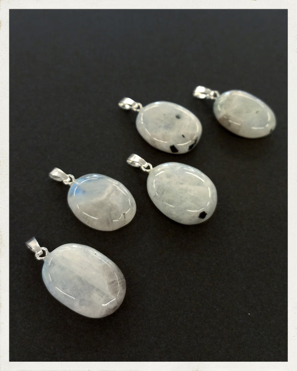 Colgante de piedra luna (var. labradorita blanca) y plata (EXCLUSIVO ONLINE)